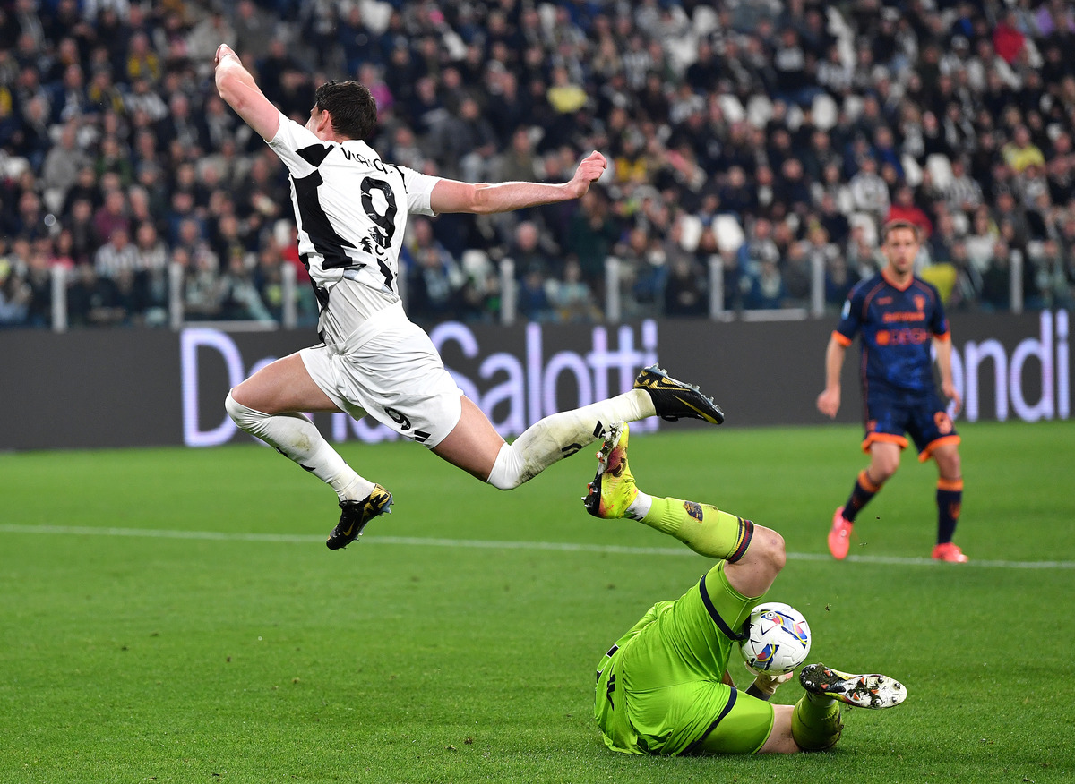 Dusan Vlahovic in action for Juventus