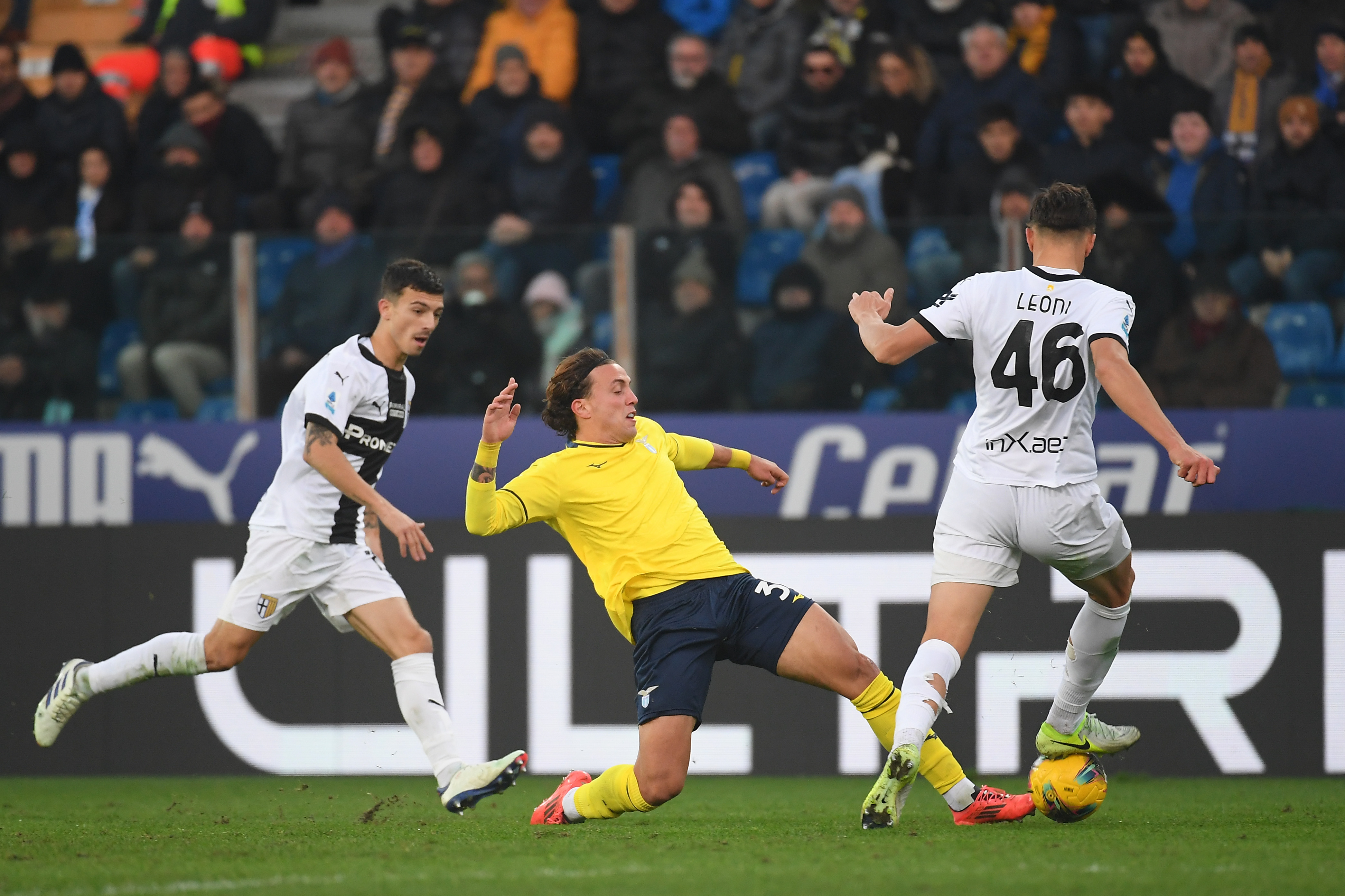Giovanni Leoni in action for Parma