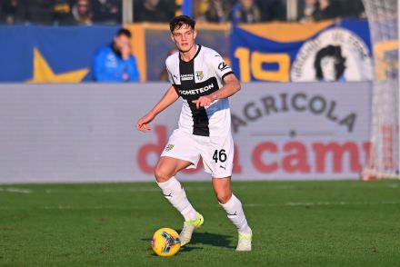 Giovanni Leoni in action for Parma