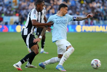 Pierre Kalulu taking on Mattia Zaccagni