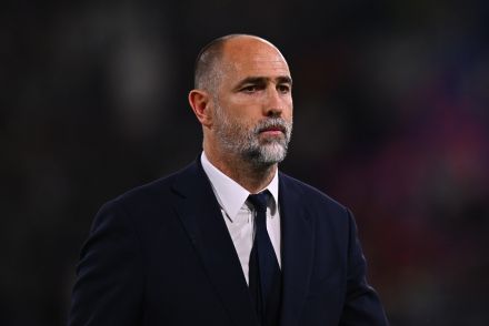 Igor Tudor looking on