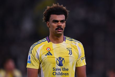 Renato Veiga looking on