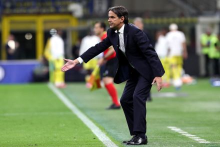 Simone Inzaghi giving instructions on the sidelines