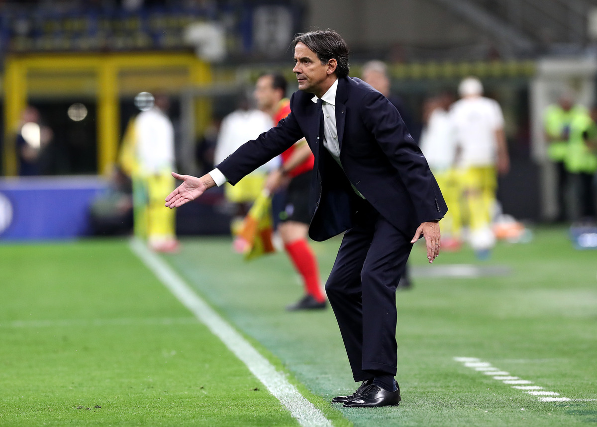 Simone Inzaghi giving instructions on the sidelines