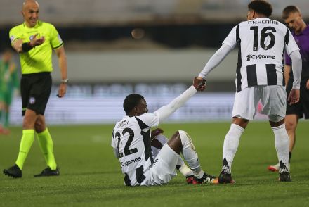 Weston McKennie helping Timothy Weah up