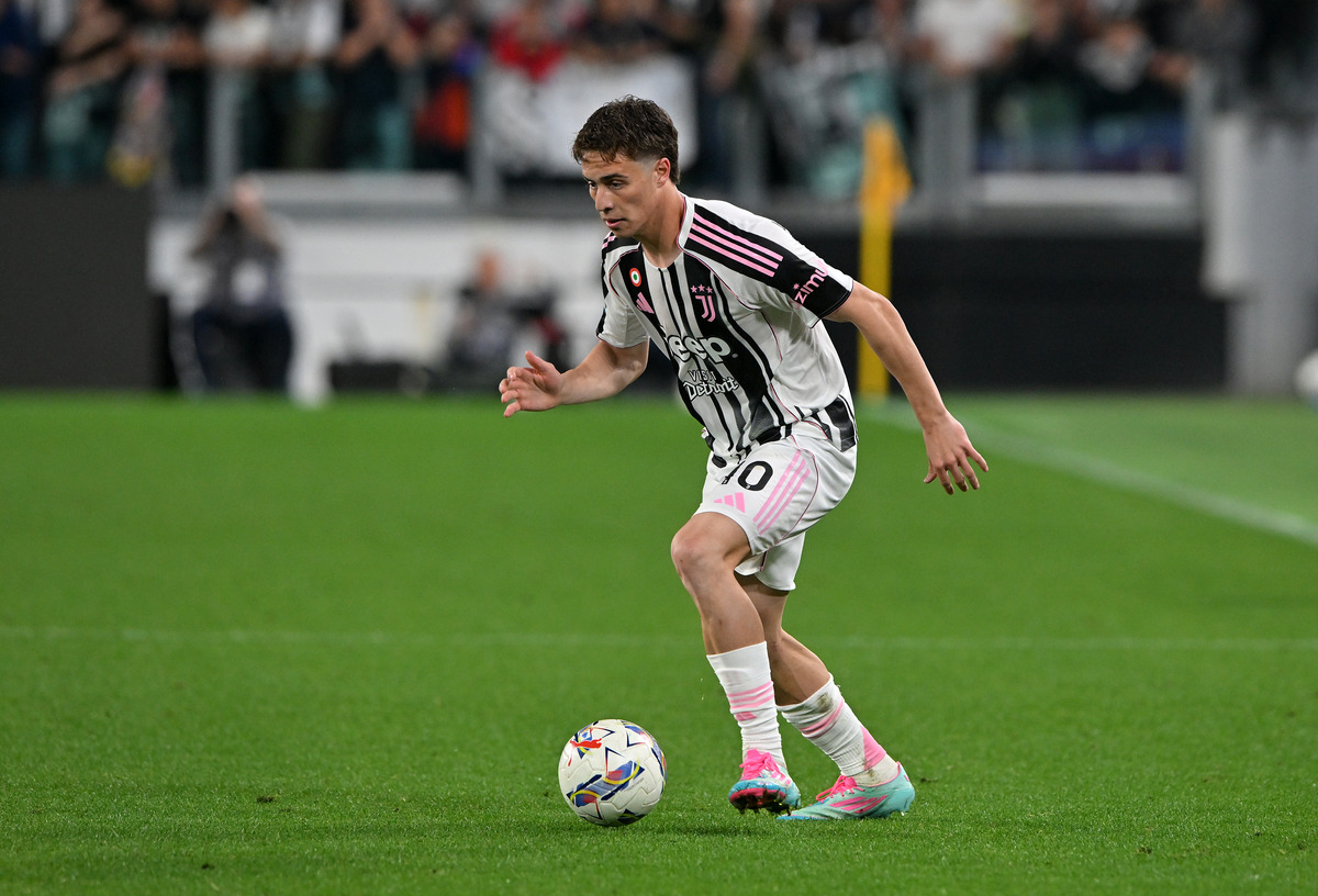 Kenan Yildiz dribbling