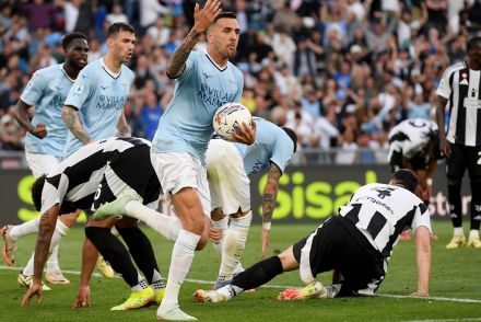 Matias Vecino celebrates scoring against juventus