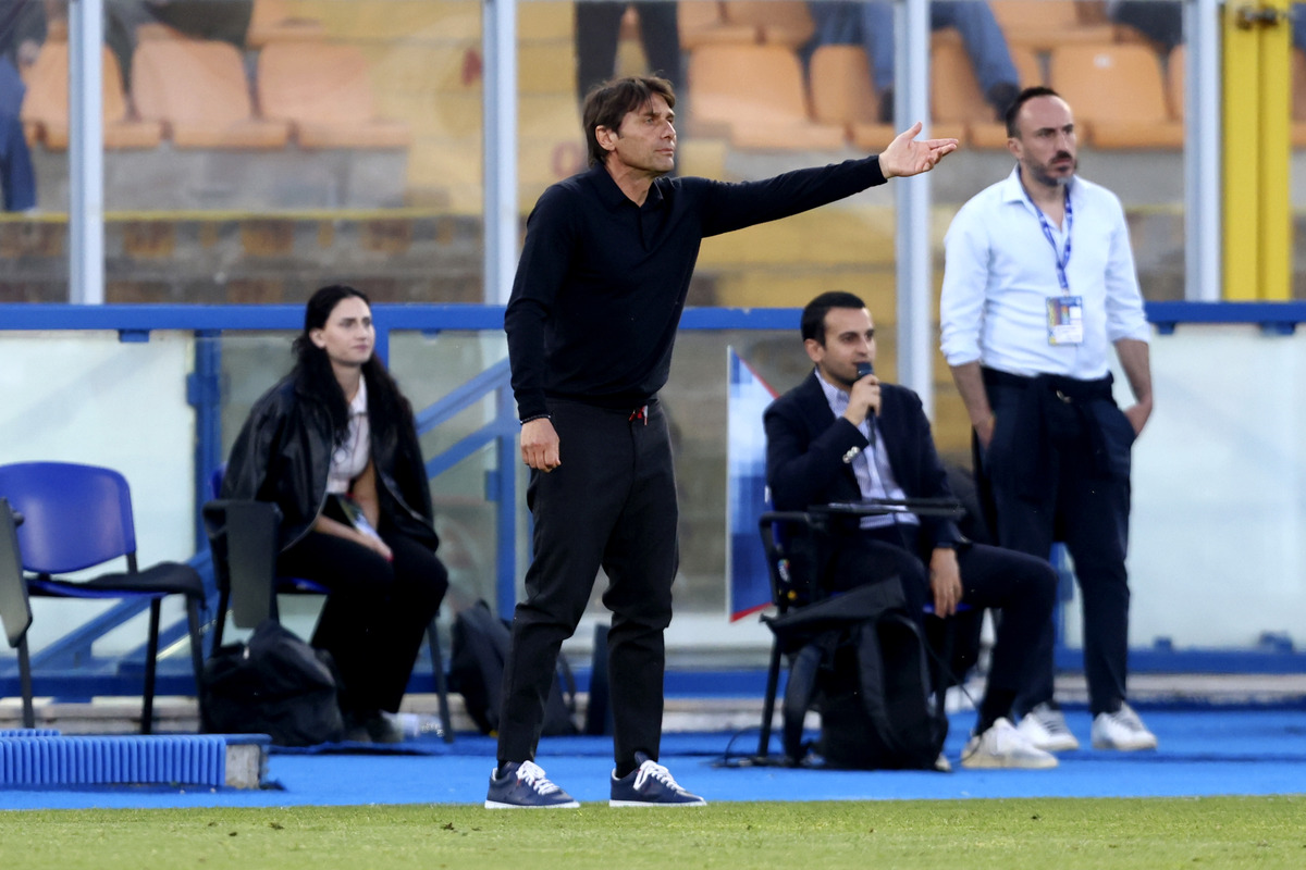 Antonio Conte on the sidelines