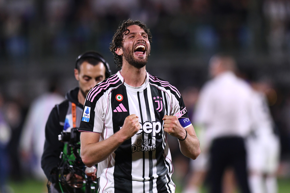 Manuel Locatelli celebrating Champions League qualification