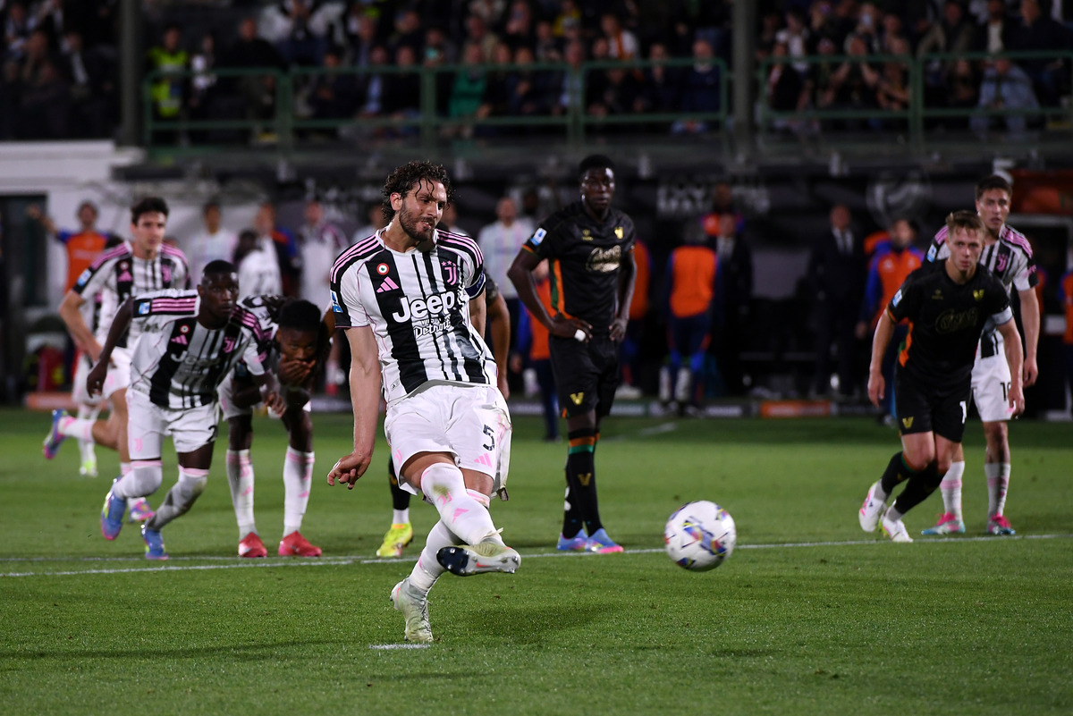 Locatelli discusses captain role & special bond with Juventus teammate: “I always pull his ears”