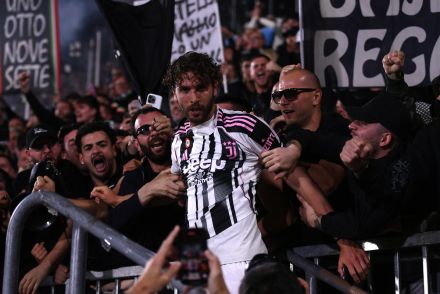 Manuel Locatelli celebrating with Juventus fans