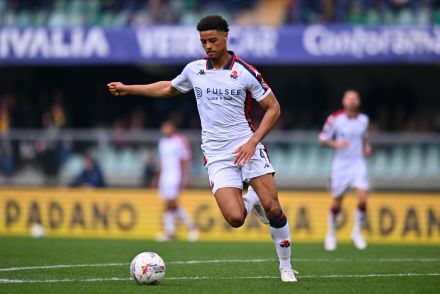 Koni De Winter in action for Genoa