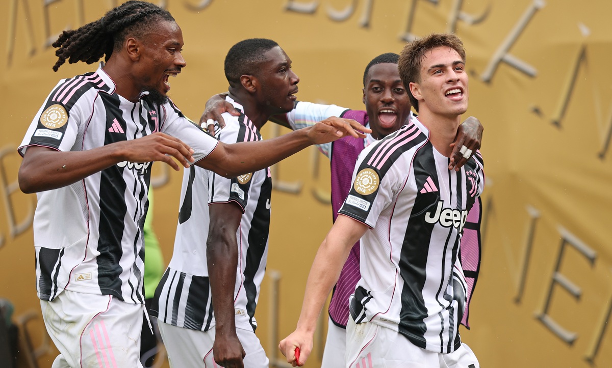 Yildiz celebrating v Wydad