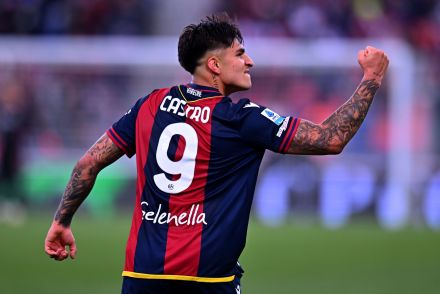 Santiago Castro in action for Bologna