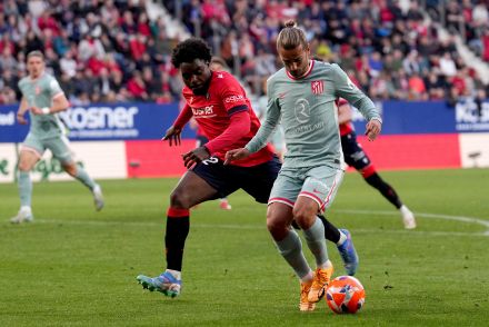 Enzo Boyomo in action for Osasuna