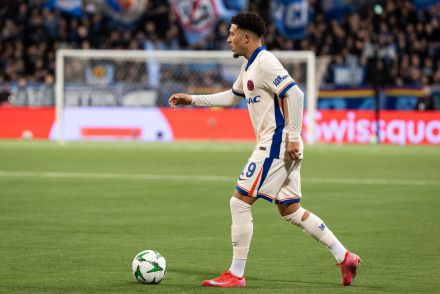 Jadon Sancho in action for Chelsea