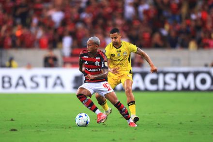 Wesley in action for Flamengo