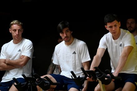 Sandro Tonali, Davide Frattesi and Matteo Pessina in Italy training