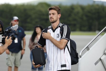Daniele Rugani in the airport