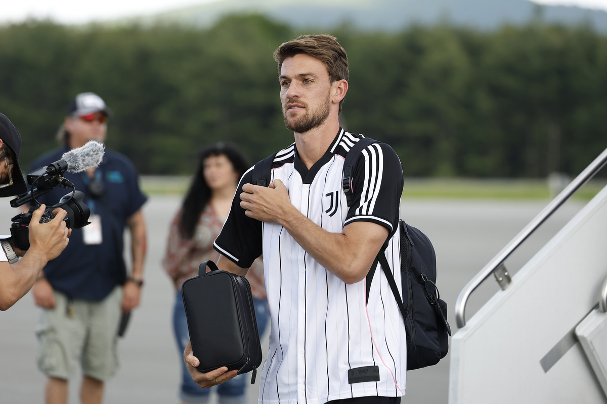 Why Juventus & West Ham could exchange defenders this summer
