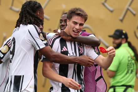 Kenan Yildiz embraced by his Juventus teammates