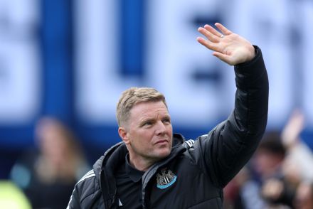 Eddie Howe saluting the fans