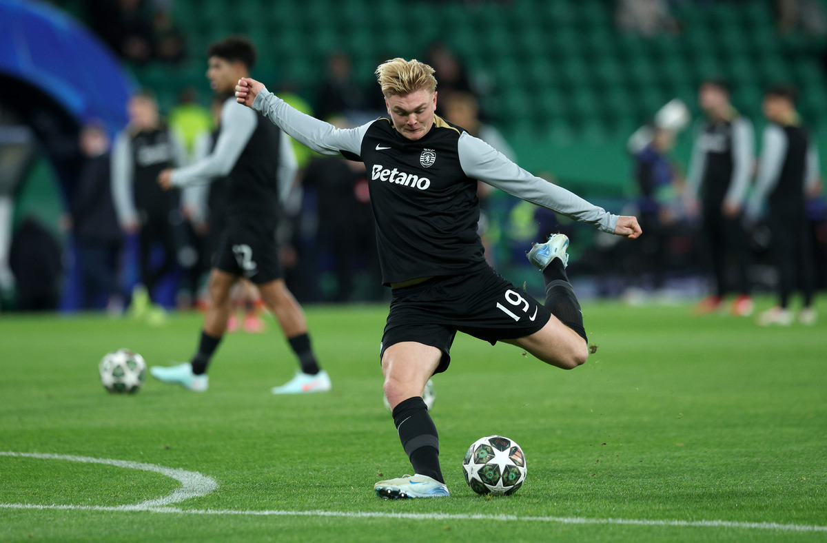 Konrad Harder in action for Sporting CP