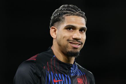 Ronald Araujo in action for Barcelona