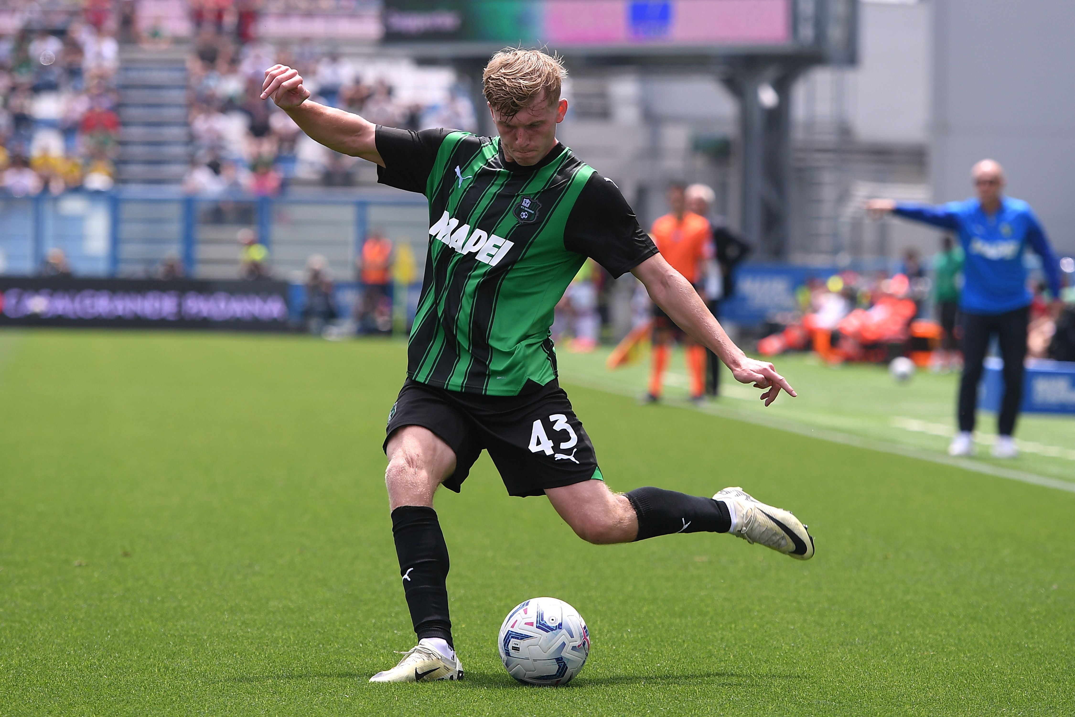 Josh Doig in action for Sassuolo