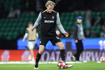 Morten Hjulmand warming up