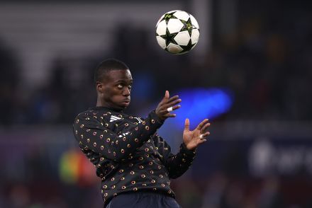 Timothy Weah heading the ball