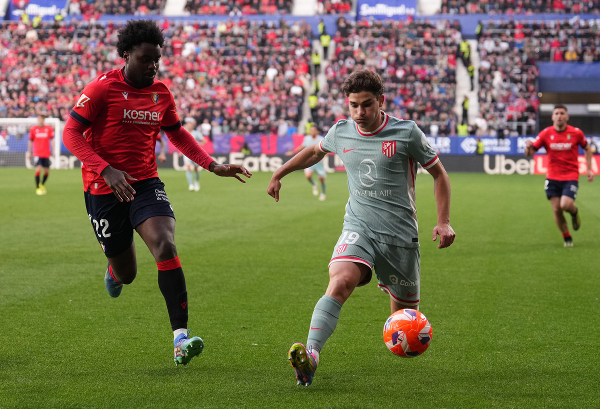 Enzo Boyomo in action for Osasuna