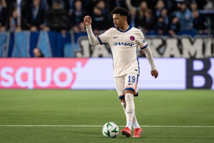 Jadon Sancho in action for Chelsea
