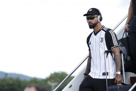 Douglas Luiz at the airport