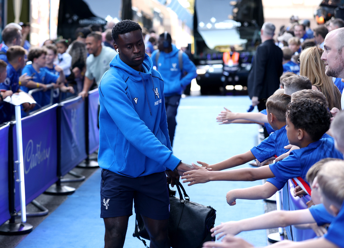 Chelsea wants to beat Juventus to England international