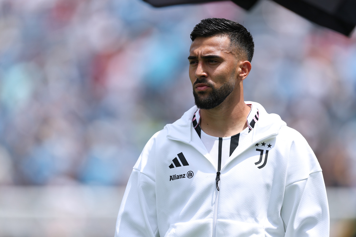 Nico Gonzalez on the pitch for Juventus