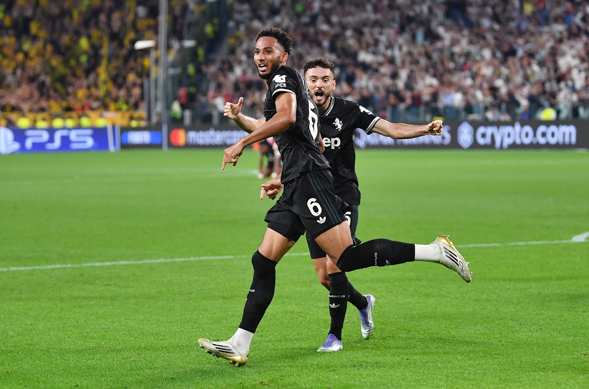 Lloyd-Kelly-v-Dortmund.jpg