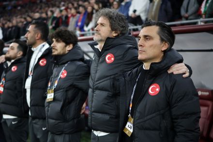 Vincenzo Montella on the sidelines for Turkiye