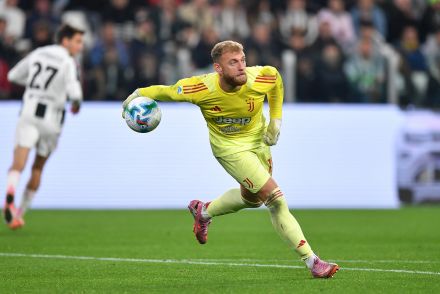 Michele Di Gregorio in action for Juventus