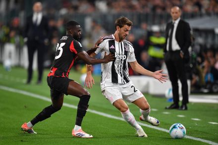 Daniele Rugani in action against Milan