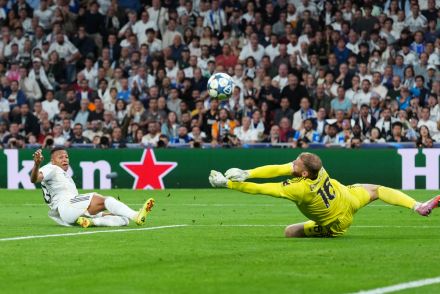 Michele Di Gregorio denying Mbappe