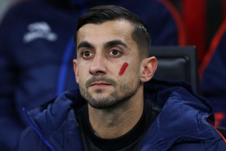 Mattia Perin lookin on