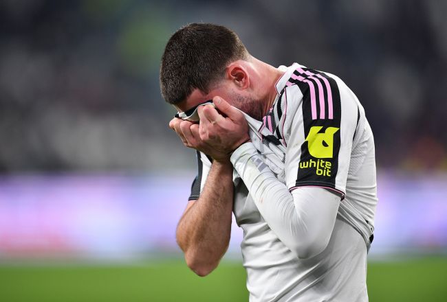 Dusan Vlahovic looking dejected