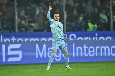 Filip Kostic celebrates scoring against Cremonese