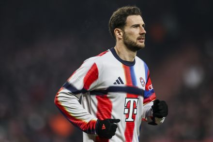 Leon Goretzka warming up