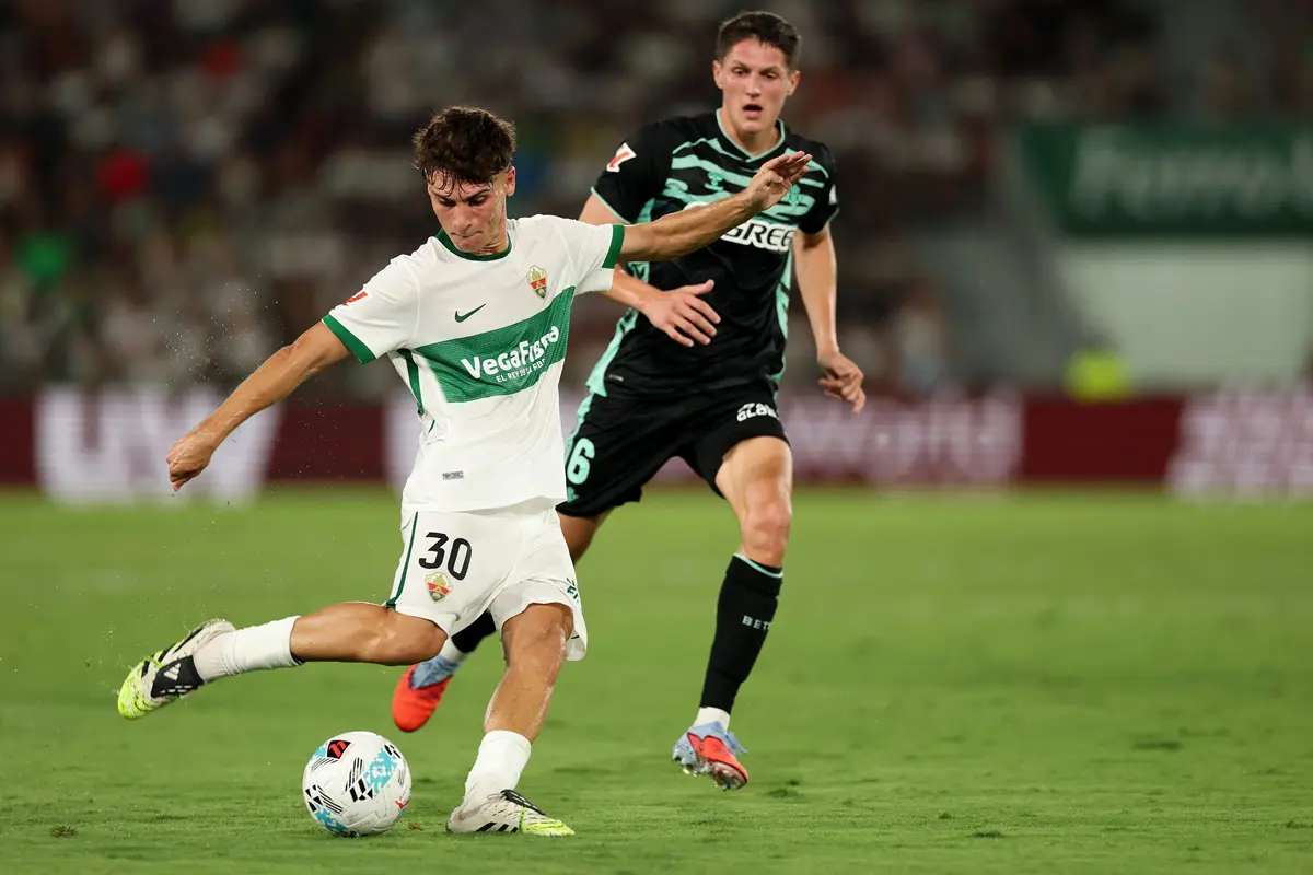 Arsenal is challenging Juventus to sign 20-year-old Spaniard