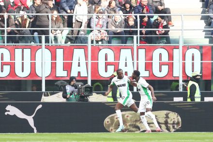 Ismael Koné celebrates Sassuolo's goal at San Siro