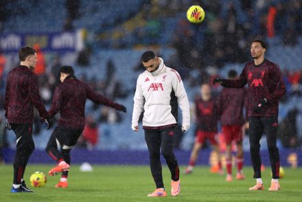 Mohamed Salah warming up