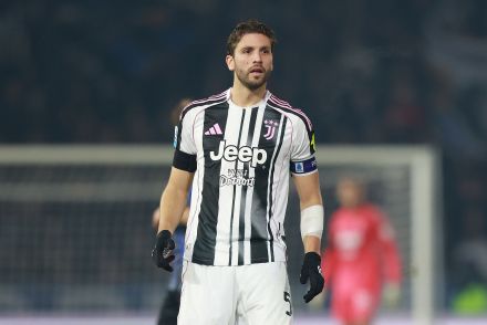 Manuel Locatelli looking on