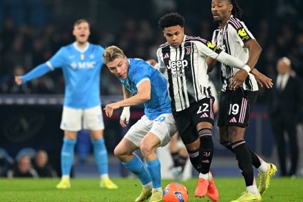 Weston McKennie in action against Napoli